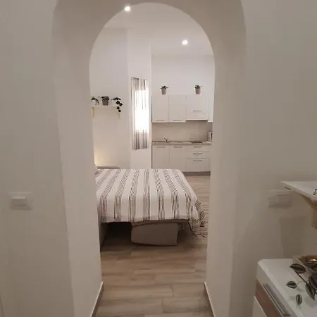 Suite Blanc Apartments - Monolocali Indipendenti Con Cucina E Bagno Privato - Check-In E Check-Out Con Codice In Autonomia H24 - Terrazza In Comune Guspini Exterior foto