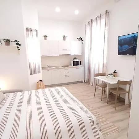 Suite Blanc Apartments - Monolocali Indipendenti Con Cucina E Bagno Privato - Check-In E Check-Out Con Codice In Autonomia H24 - Terrazza In Comune Guspini Exterior foto