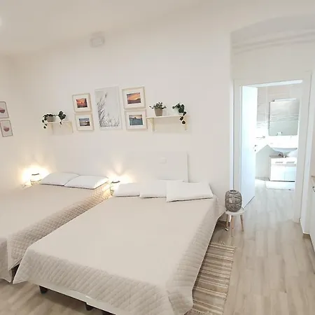 Suite Blanc Apartments - Monolocali Indipendenti Con Cucina E Bagno Privato - Check-In E Check-Out Con Codice In Autonomia H24 - Terrazza In Comune Guspini Exterior foto