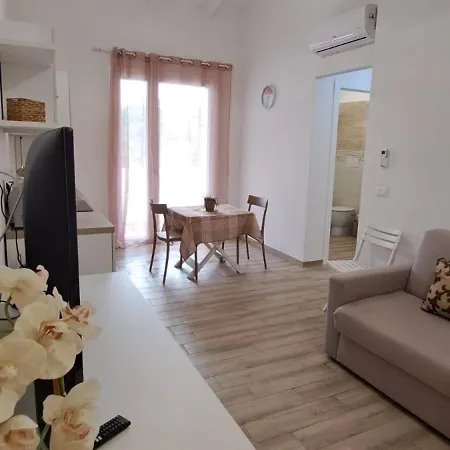 Suite Blanc Apartments - Monolocali Indipendenti Con Cucina E Bagno Privato - Check-In E Check-Out Con Codice In Autonomia H24 - Terrazza In Comune Guspini Exterior foto