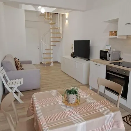 Suite Blanc Apartments - Monolocali Indipendenti Con Cucina E Bagno Privato - Check-In E Check-Out Con Codice In Autonomia H24 - Terrazza In Comune Guspini Exterior foto