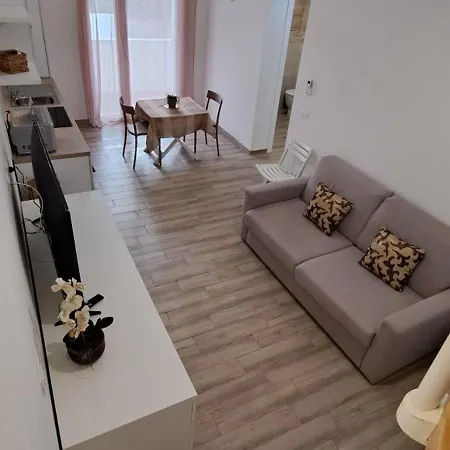 Suite Blanc Apartments - Monolocali Indipendenti Con Cucina E Bagno Privato - Check-In E Check-Out Con Codice In Autonomia H24 - Terrazza In Comune Guspini Exterior foto