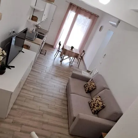 Suite Blanc Apartments - Monolocali Indipendenti Con Cucina E Bagno Privato - Check-In E Check-Out Con Codice In Autonomia H24 - Terrazza In Comune Guspini Exterior foto