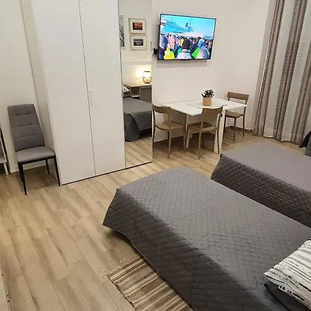Suite Blanc Apartments - Monolocali Indipendenti Con Cucina E Bagno Privato - Check-In E Check-Out Con Codice In Autonomia H24 - Terrazza In Comune Guspini Habitación foto