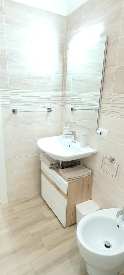 Apartment Blanc: Independent With Private Kitchens And Shared Terrace Guspini