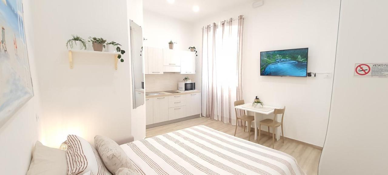 Apartment Blanc: Independent With Private Kitchens And Shared Terrace