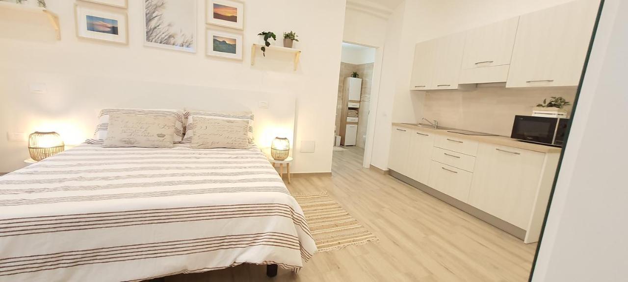 Apartamento Blanc - Monolocali Indipendenti Con Cucina E Bagno Privato - Check-in E Check-out Con Codice In Autonomia H24 - Terrazza In Comune *