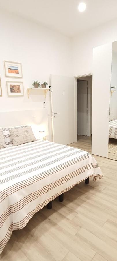 Apartment Blanc: Independent With Private Kitchens And Shared Terrace Guspini