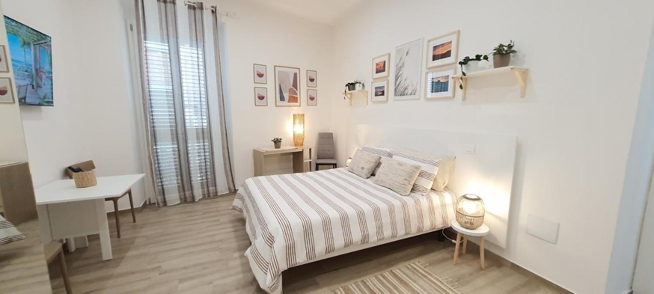 Apartment Blanc: Independent With Private Kitchens And Shared Terrace *