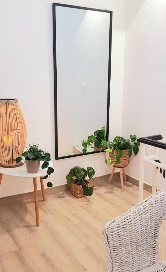 Blanc: Independent With Private Kitchens And Shared Terrace Apartment