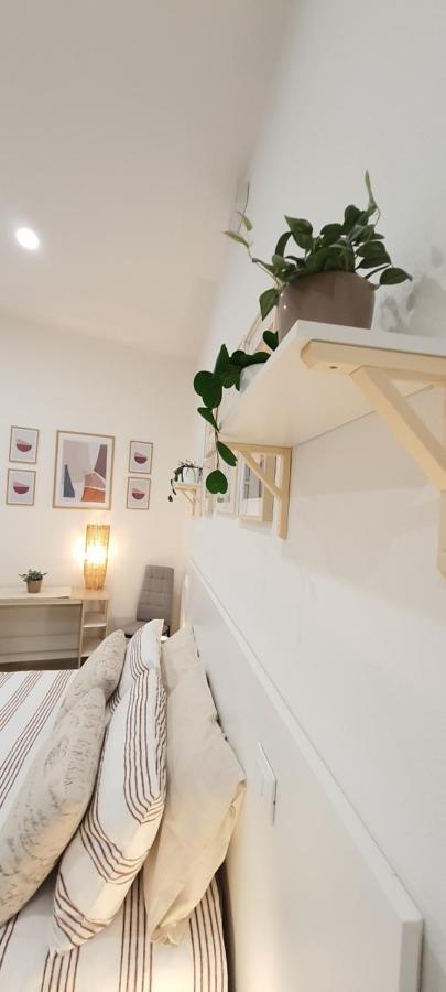Blanc: Independent With Private Kitchens And Shared Terrace * Guspini