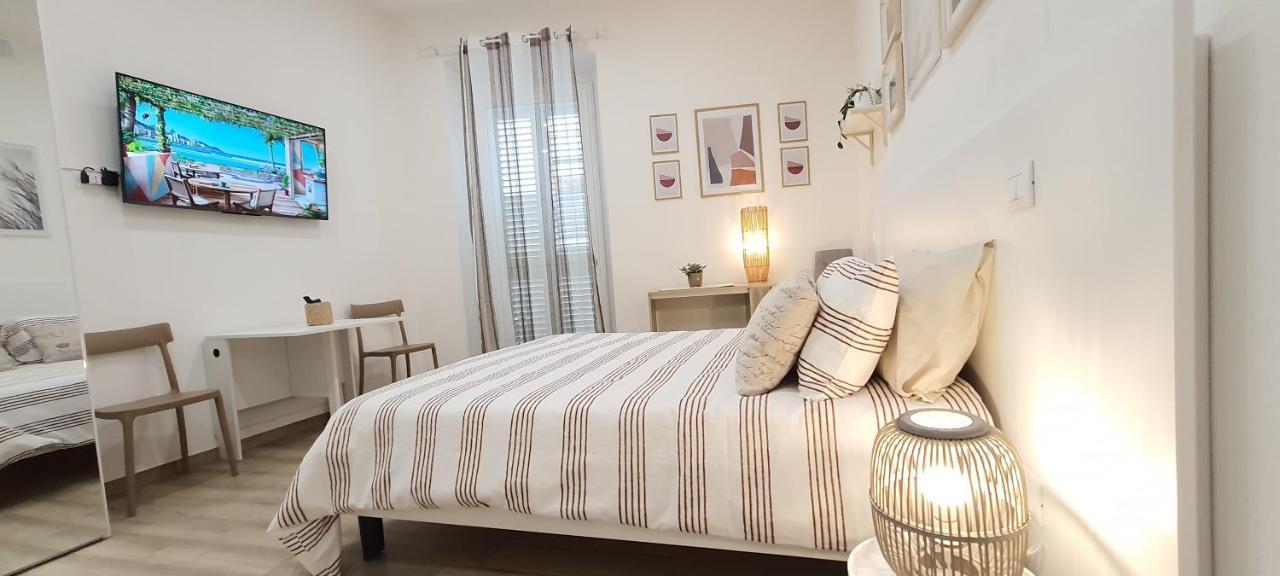 Blanc: Independent With Private Kitchens And Shared Terrace Apartment Guspini
