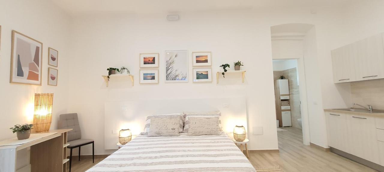 Blanc: Independent With Private Kitchens And Shared Terrace Apartment Guspini