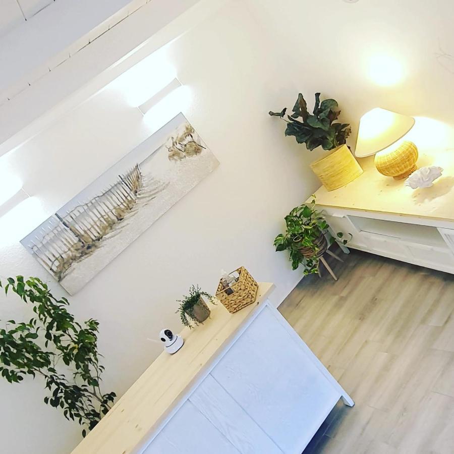 Blanc: Independent With Private Kitchens And Shared Terrace *