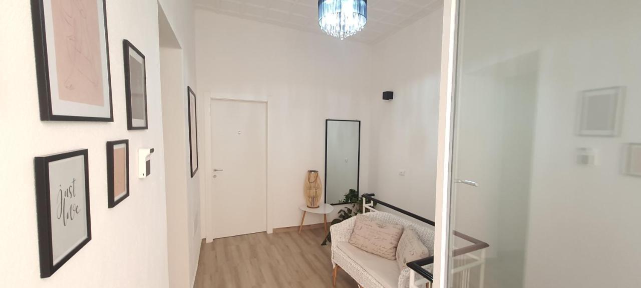 Blanc: Independent With Private Kitchens And Shared Terrace * Guspini