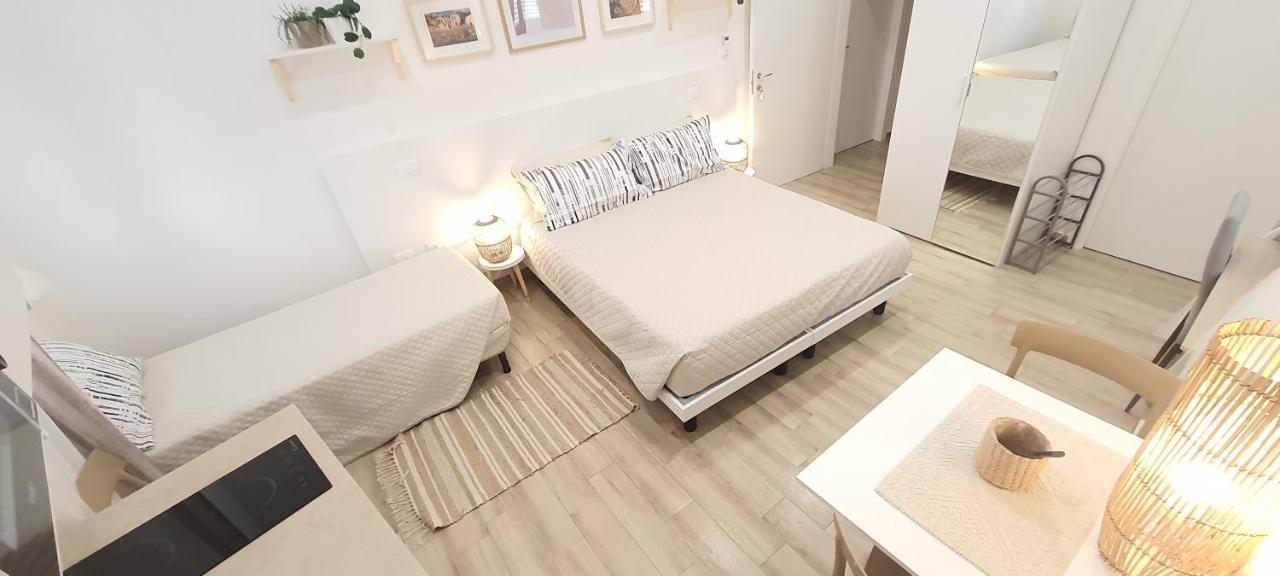Apartment Blanc: Independent With Private Kitchens And Shared Terrace