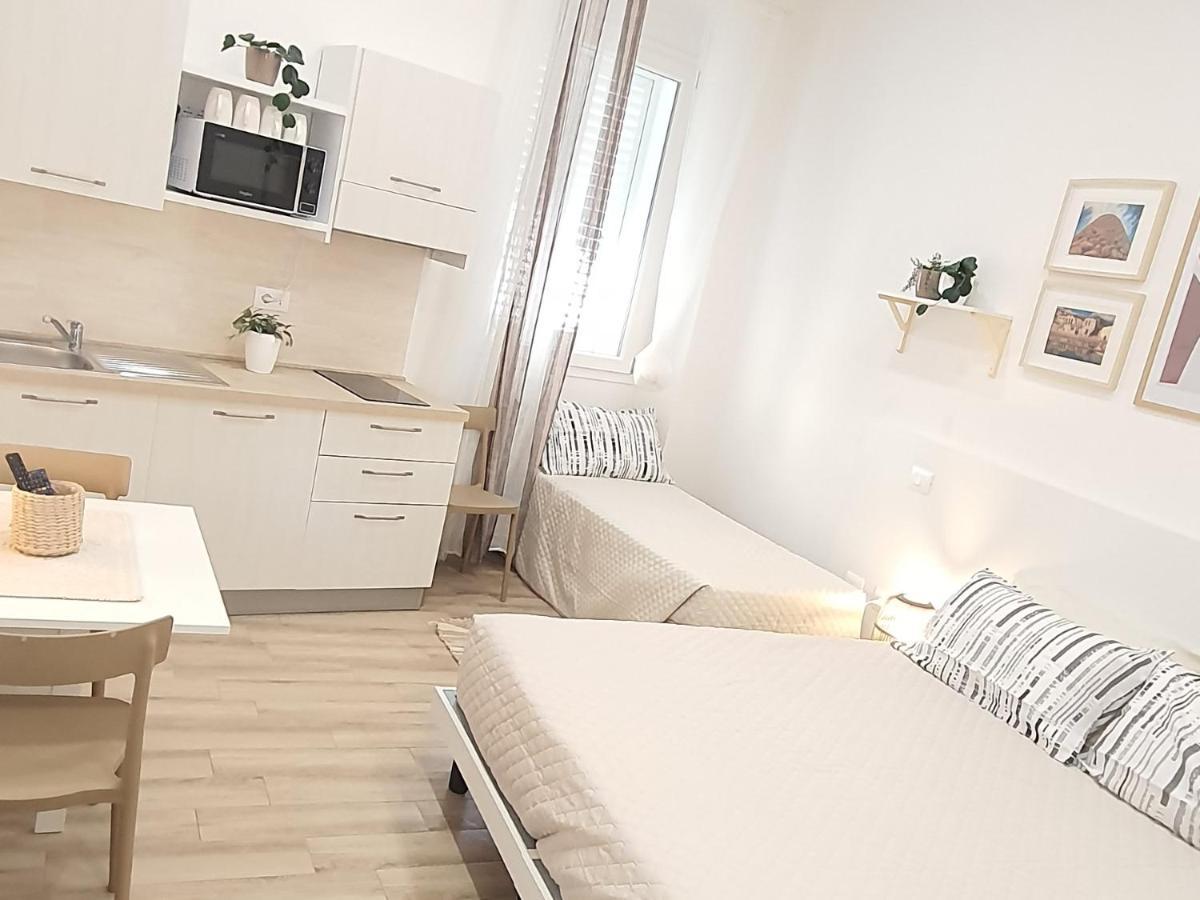 Blanc: Independent With Private Kitchens And Shared Terrace Apartment Guspini