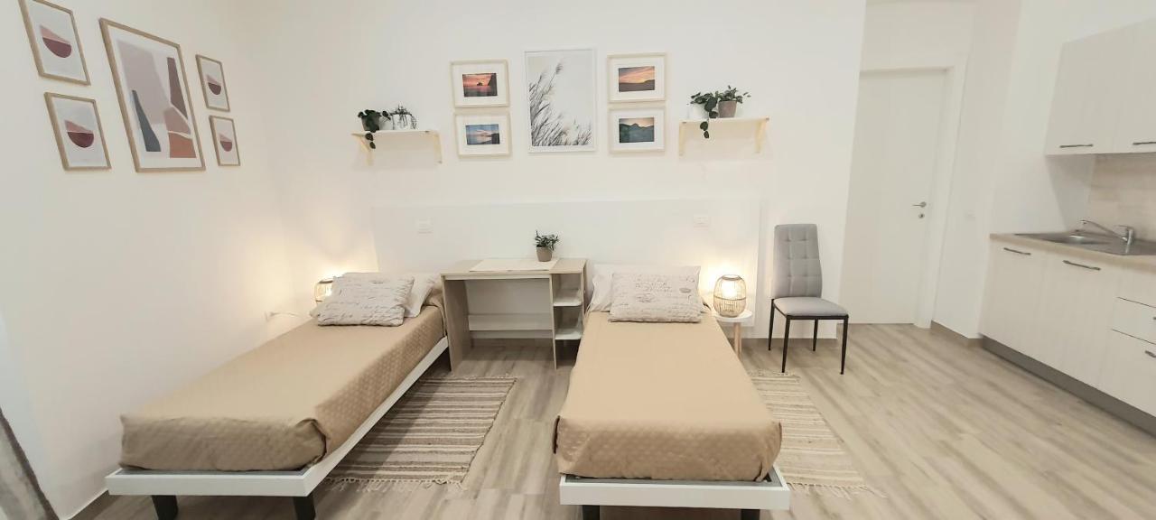 Blanc: Independent With Private Kitchens And Shared Terrace *