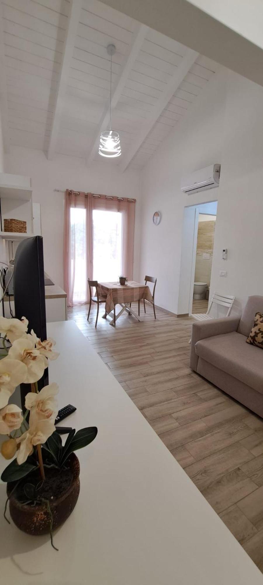 Blanc: Independent With Private Kitchens And Shared Terrace *