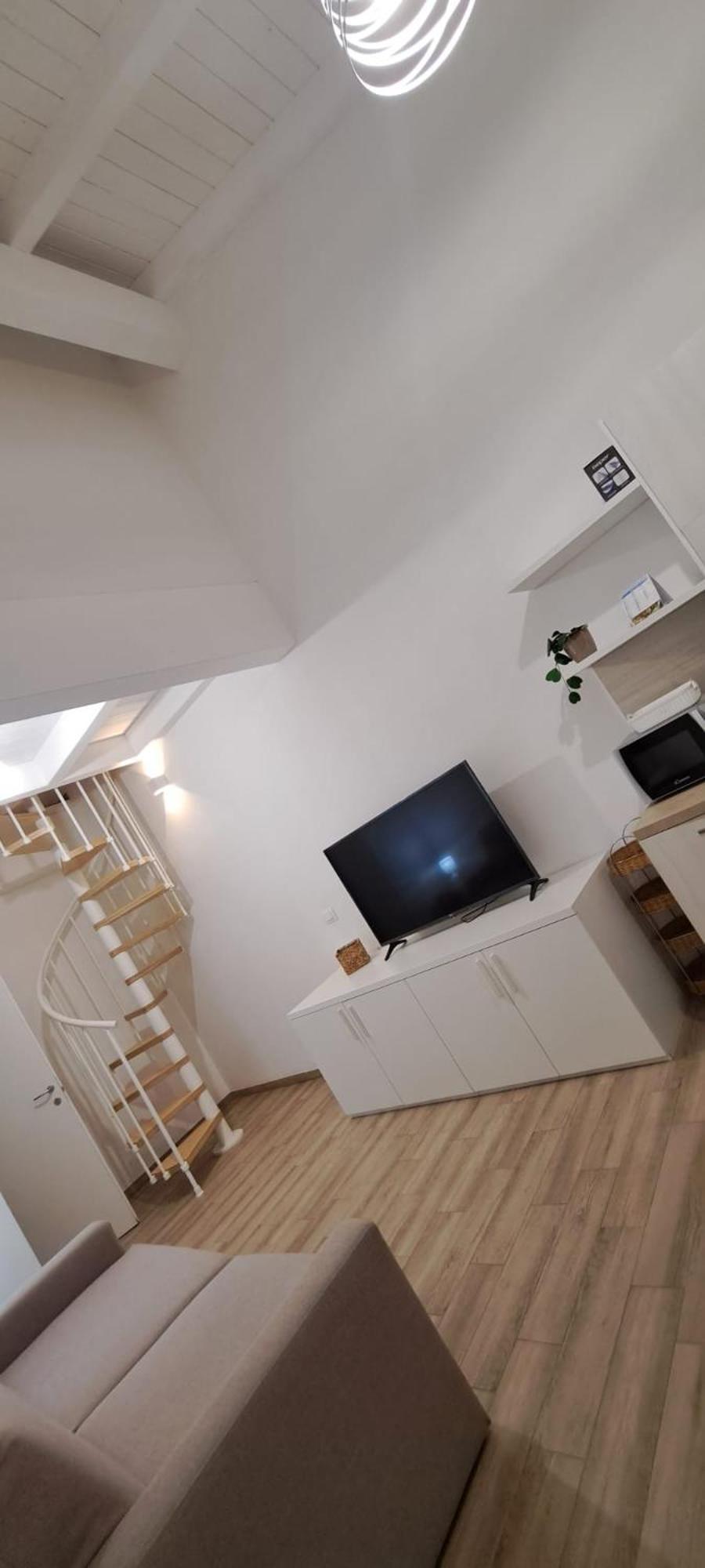 Blanc: Independent With Private Kitchens And Shared Terrace Apartment *