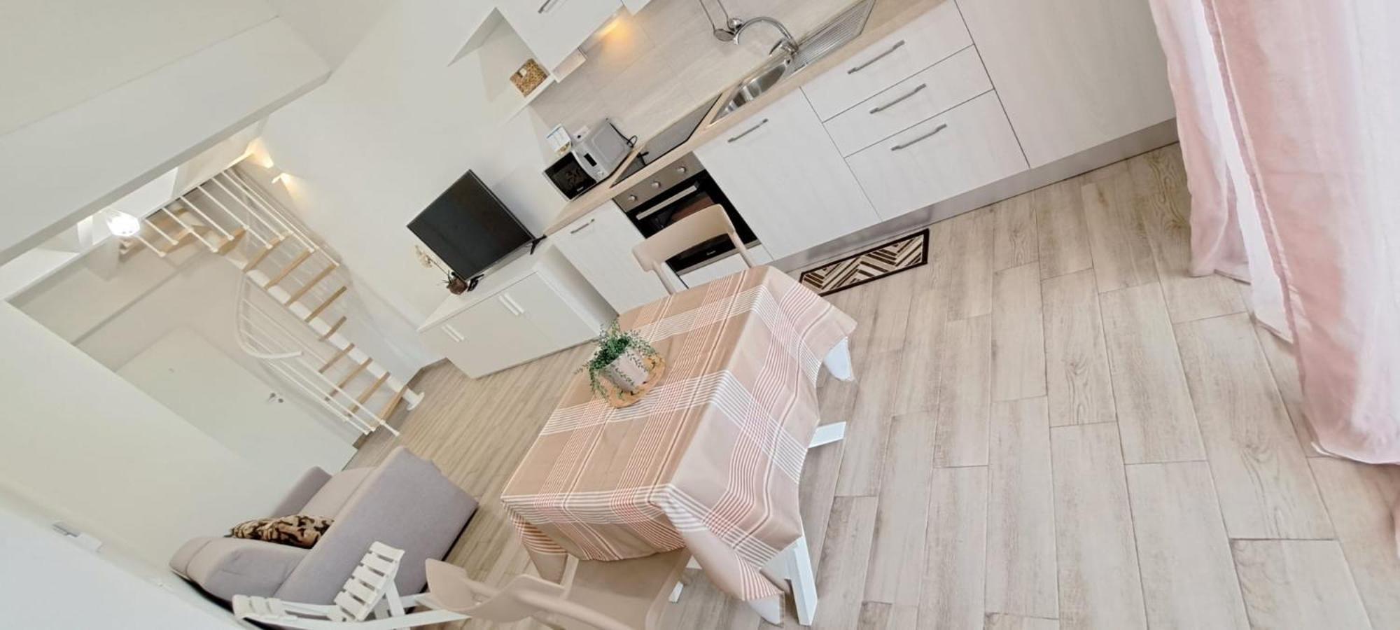 Blanc: Independent With Private Kitchens And Shared Terrace