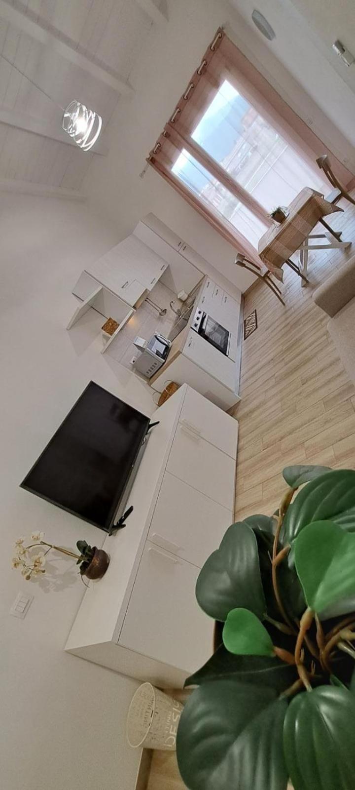 Blanc - Monolocali Indipendenti Con Cucina E Bagno Privato - Check-in E Check-out Con Codice In Autonomia H24 - Terrazza In Comune Apartamento *